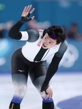 滑走を終えた新濱　五輪