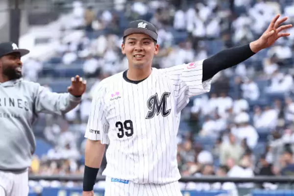 歓声に応える井上　プロ野球