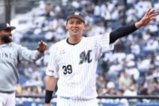歓声に応える井上　プロ野球