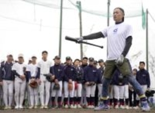 指導するイチローさん　野球