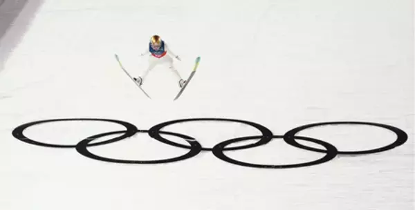 丸山、憧れの高梨と共に＝ジャンプ〔ミラノ・コルティナ五輪〕