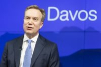 世界経済フォーラム総裁が辞任