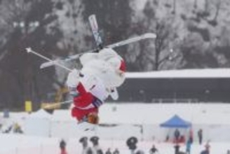 冨高、自己最高２位　モーグルＷ杯