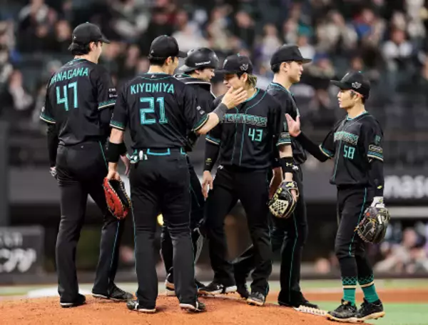 喜ぶ日本ハムナイン　プロ野球