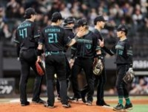 喜ぶ日本ハムナイン　プロ野球