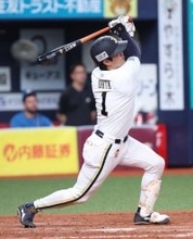 太田の勝ち越し２点二塁打　プロ野球