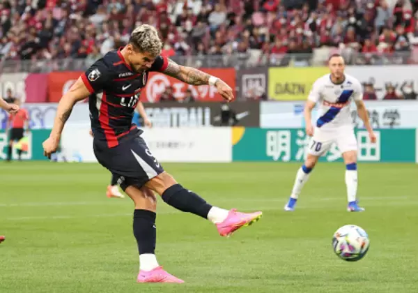 鹿島が首位守る　Ｊリーグ