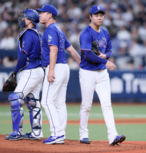 降板する高橋宏　プロ野球