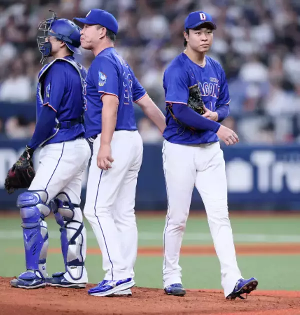 降板する高橋宏　プロ野球