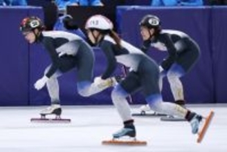 中島にタッチする平井　五輪