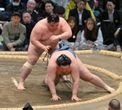 隆の勝の突き落とし