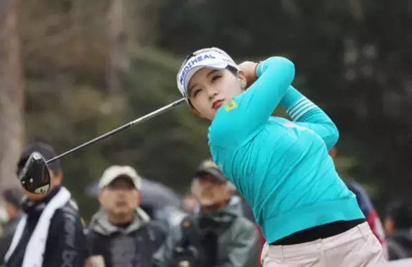 パク・ヒョンギョン首位＝１打差２位に佐久間朱莉―Ｖポイント女子ゴルフ