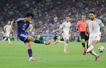 ゴールを決める上田　Ｗ杯サッカー