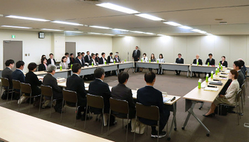 最低賃金、議論スタート