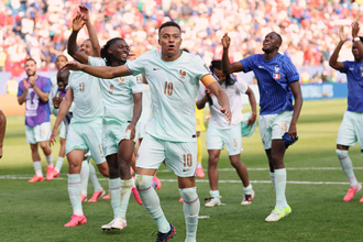 喜ぶエムバペら　Ｗ杯サッカー