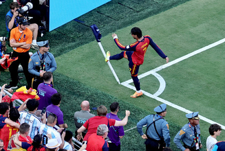 喜ぶトレス　Ｗ杯サッカー