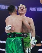 井上拓をたたえる那須川　ボクシング