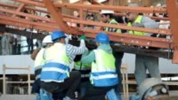 「クフ王の船」復元作業公開