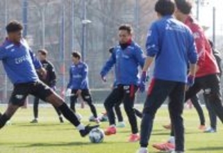 練習する長友　Ｊリーグ