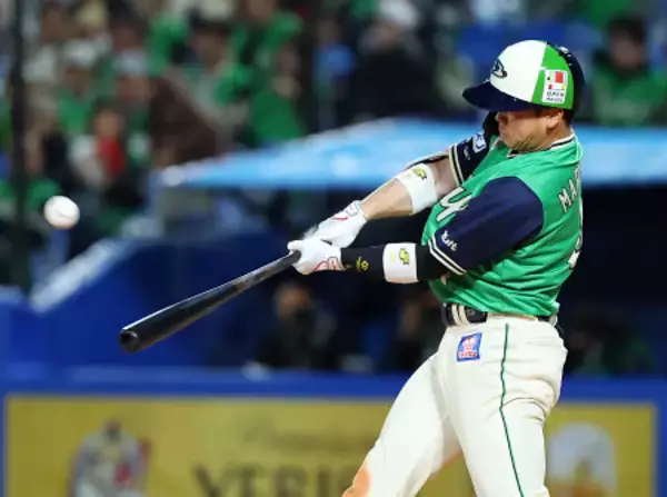 ソロ本塁打の丸山和　プロ野球