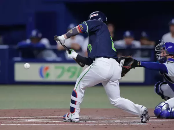 古賀の先制スクイズ　プロ野球