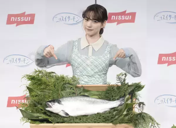 養殖サーモン一尾を贈られたのんさん