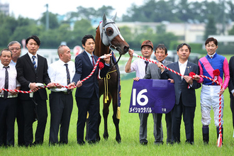 優勝したメイショウタバルと武豊
