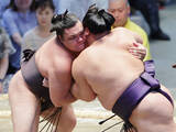 「綱とり霧島が５勝目」の画像1