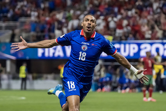 ゴールを喜ぶイジドル　Ｗ杯サッカー
