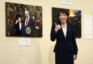 撮影に応じる高市首相