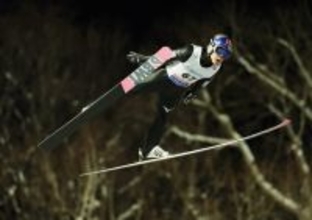 小林陵、首位で本戦へ