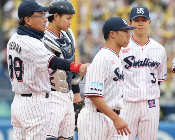 降板する山野　プロ野球