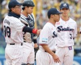 降板する山野　プロ野球