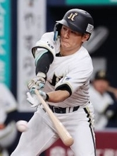 西川の先制適時打　プロ野球