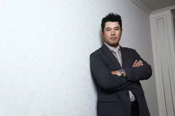 撮影に応じる松山　米男子ゴルフ