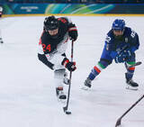 「シュートを放つ三浦　五輪」の画像1