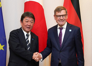日独外相、安全保障で協力