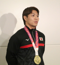 阿部一二三、Ｖ５も「通過点」＝柔道世界選手権終え帰国