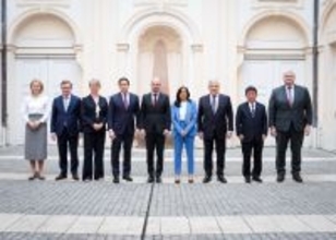 撮影に応じるＧ７外相ら