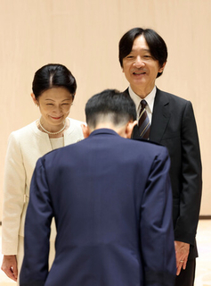 秋篠宮ご夫妻、パラグアイへ出発＝日本人移住９０周年、記念式典出席