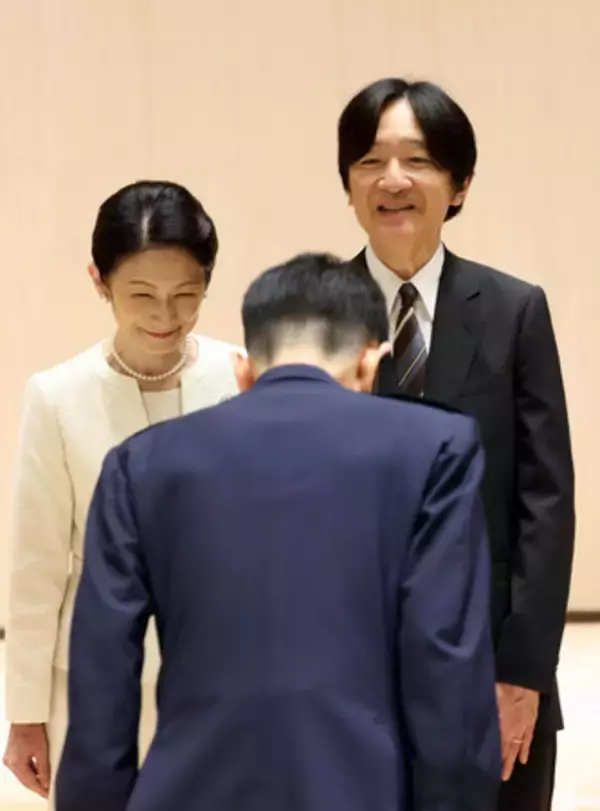 秋篠宮ご夫妻、パラグアイへ出発＝日本人移住９０周年、記念式典出席