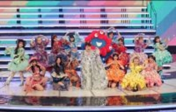 歌唱する天童よしみさん