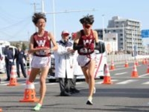 早大の山口竣と鈴木　箱根駅伝