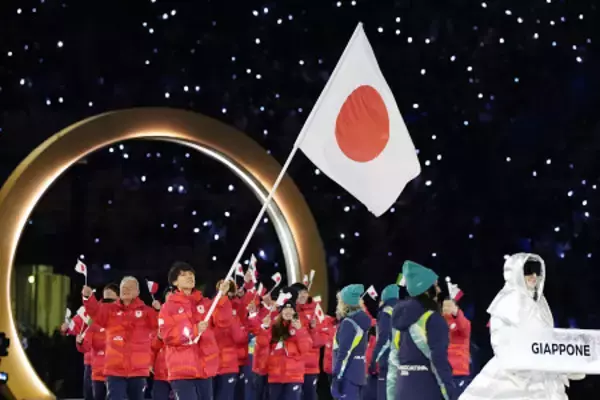 入場行進する日本の選手ら　五輪