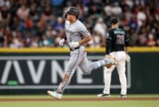 塁を回る村上　大リーグ