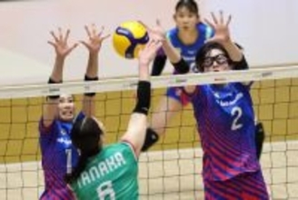 ブロックする栄と荒木