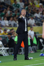 指示を出すポッター監督　Ｗ杯サッカー