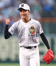 喜ぶ鈴木　高校野球