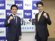 階、小川氏が一騎打ち