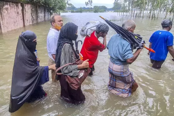 洪水や土砂崩れで５０人超死亡